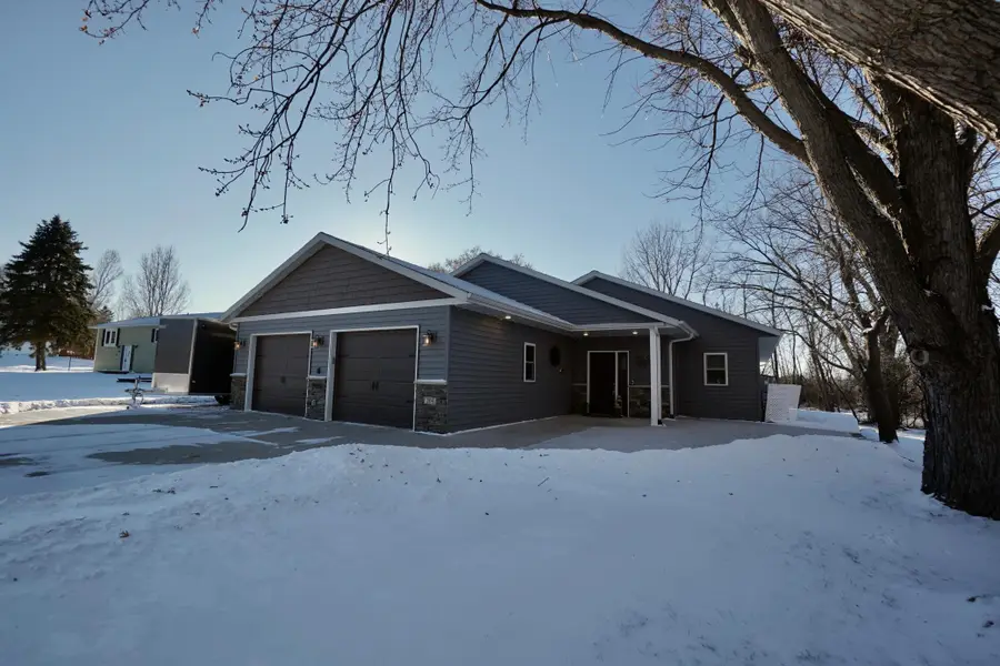 204 Pine Street Sw, New London, MN 56273 - Image #2