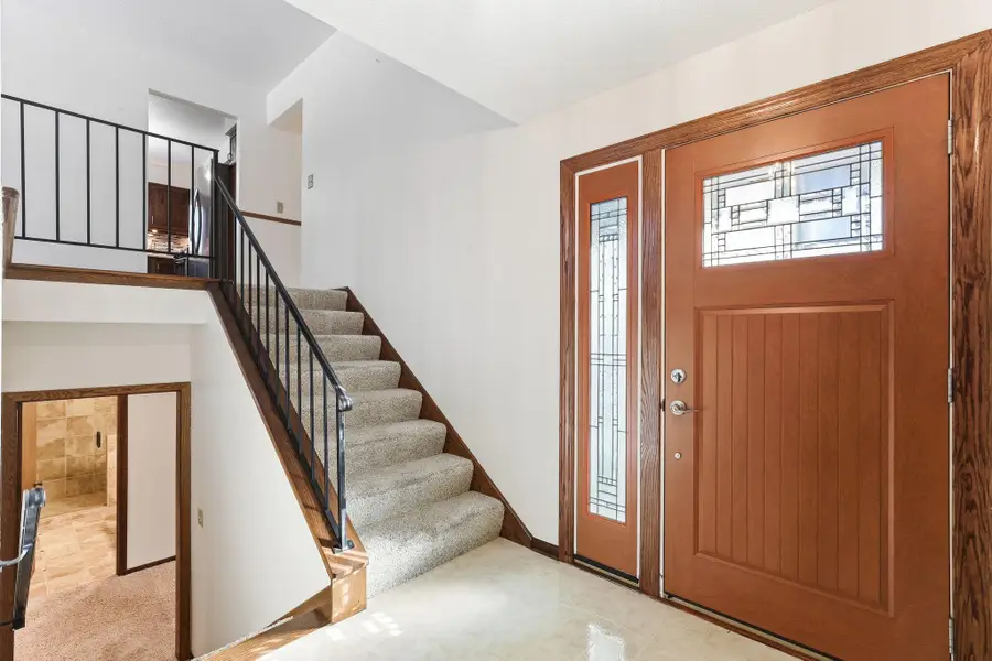 3907 Gresham Circle N, Oakdale, MN 55128 - Image #2