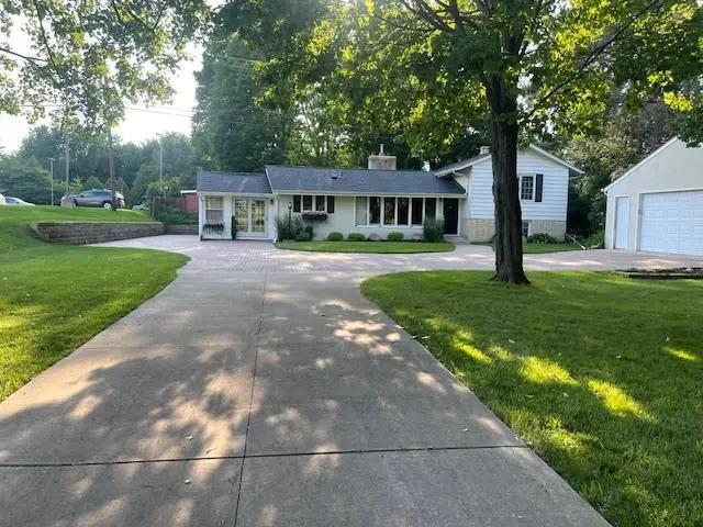 935 Century Avenue N, Maplewood, MN 55119 - #1