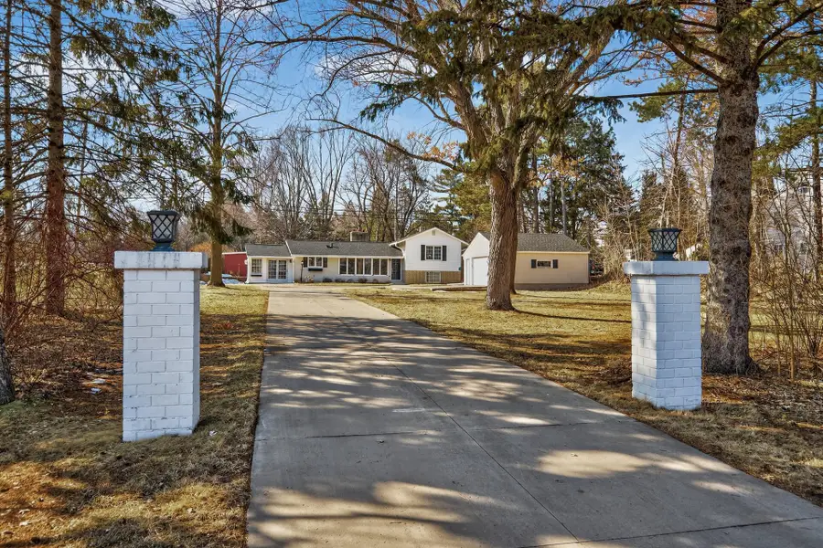 935 Century Avenue N, Maplewood, MN 55119 - #2