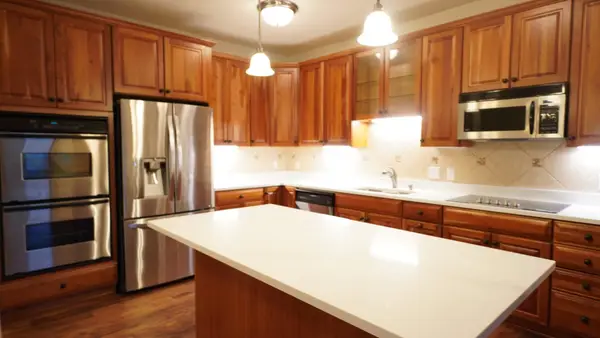 5250 Grandview Square #2212, Edina, MN 55436