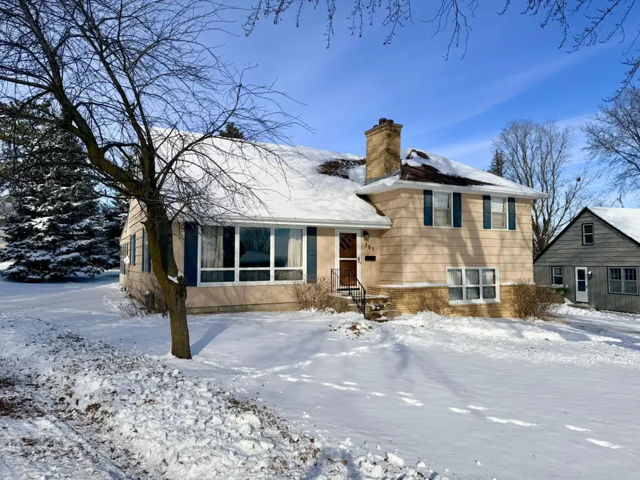 303 Lakehill Drive, Worthington, MN 56187 - Image #2