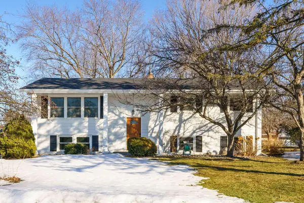 1404 Primrose Curve, Roseville, MN 55113