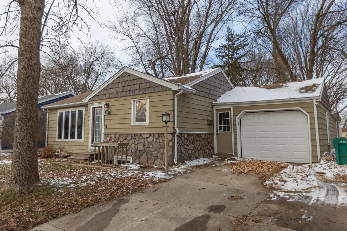 605 E Hawthorne Street, Albert Lea, MN 56007 - Image #1