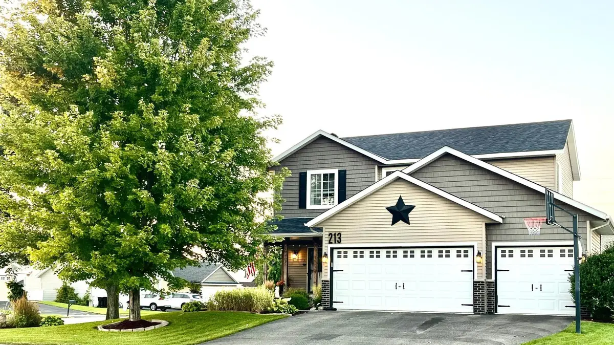 213 Ardennes Avenue E, Shakopee, MN 55379 - Image #1