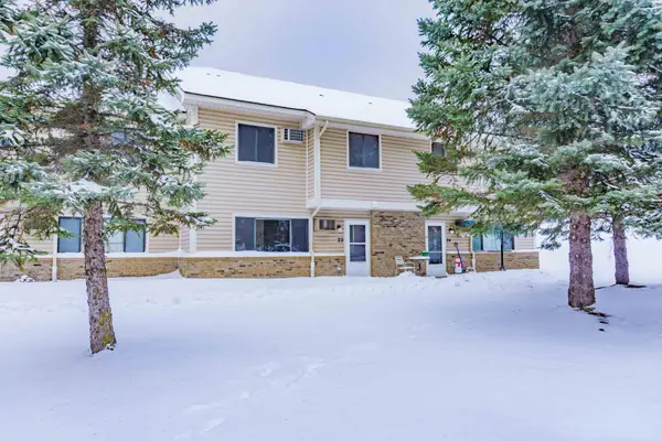 22 E 13th Street, Waconia, MN 55387