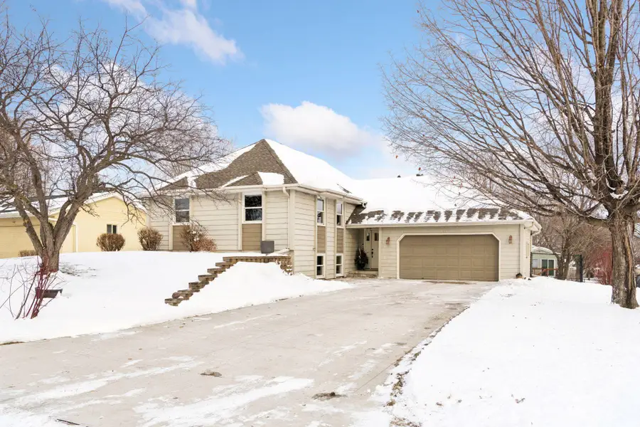 1521 Crest Drive, Chaska, MN 55318 - Image #2