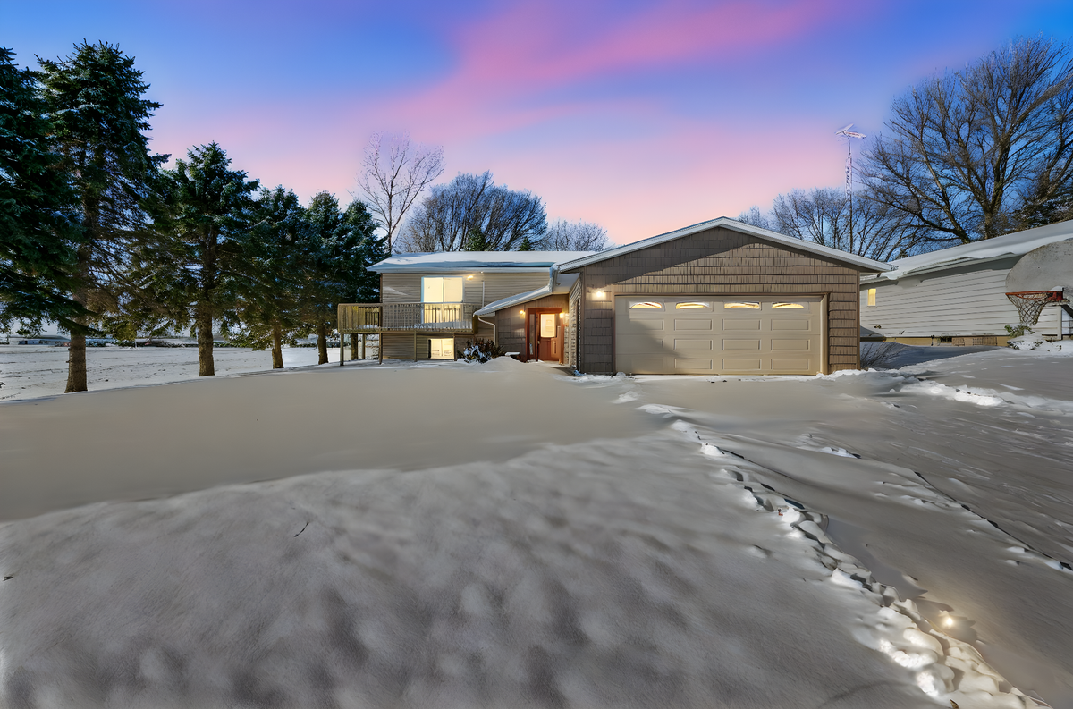 225 S 7th Avenue E #E, Truman, MN 56088 - Image #1