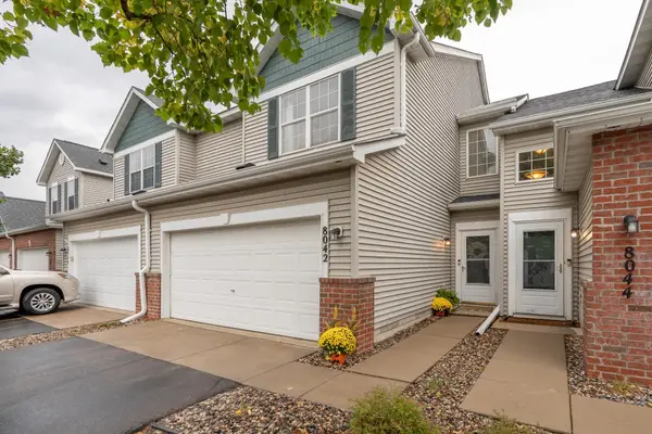 8042 Stratford Circle S, Shakopee, MN 55379