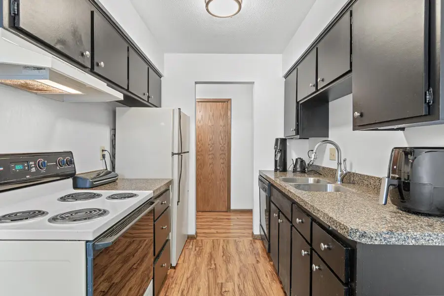 807 11th Avenue S #6, Hopkins, MN 55343 - #2