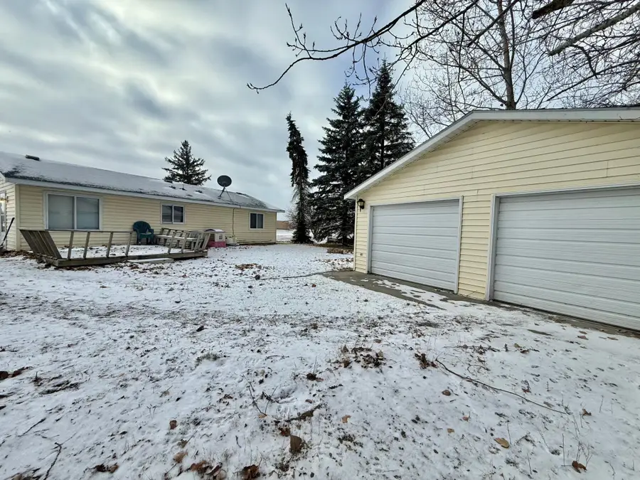 611 Evergreen Street, Thief River Falls, MN 56701 - Image #2