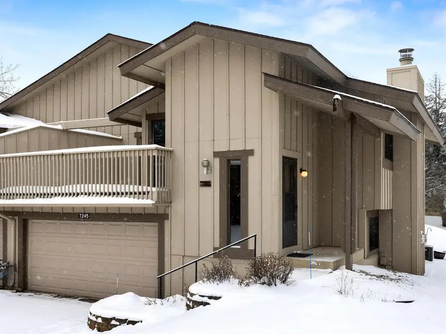 7245 Woodstock Curve, Bloomington, MN 55438 - Image #2