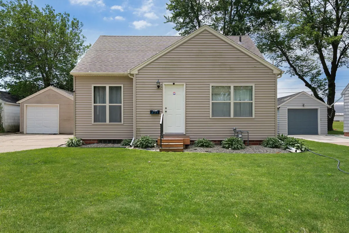 221 E Park Street, Owatonna, MN 55060 - Image #1