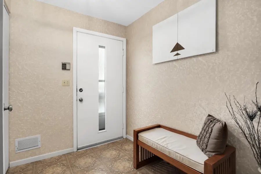 2328 Dorland Court E, Maplewood, MN 55119 - Image #2