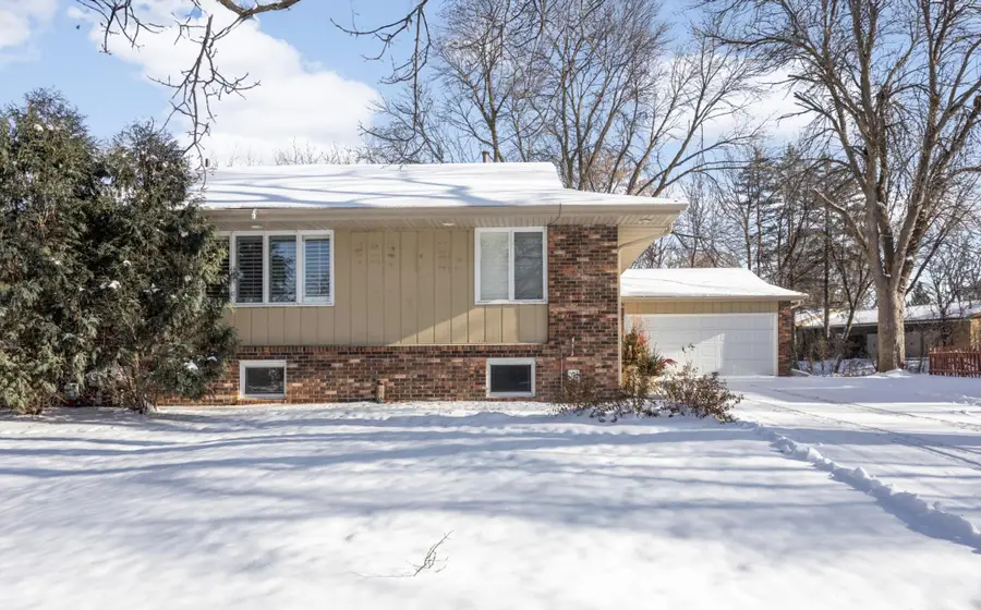 5315 Malibu Drive, Edina, MN 55436 - Image #2