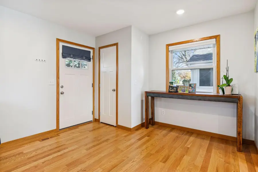 984 Tuscarora Avenue, Saint Paul, MN 55102 - Image #3