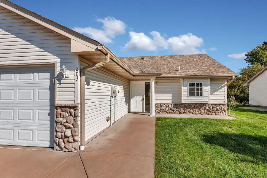 203 Appaloosa Court, Braham, MN 55006 - Image #2