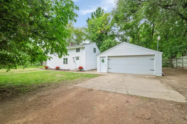 6690 Nez Perce Drive, Chanhassen, MN 55317