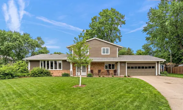 953 Lydia Avenue W, Roseville, MN 55113