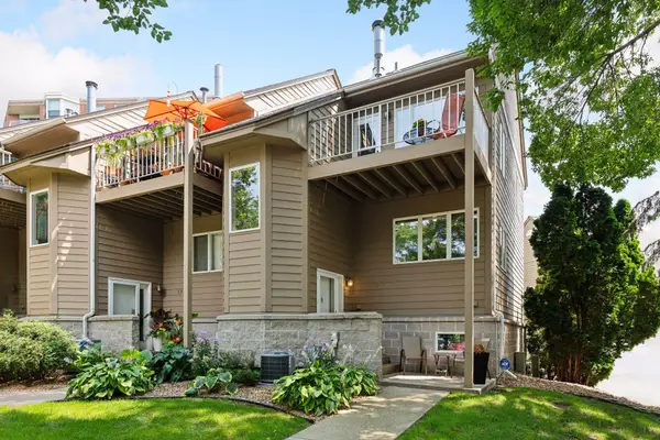 2824 Kenwood Isles Drive, Minneapolis, MN 55408