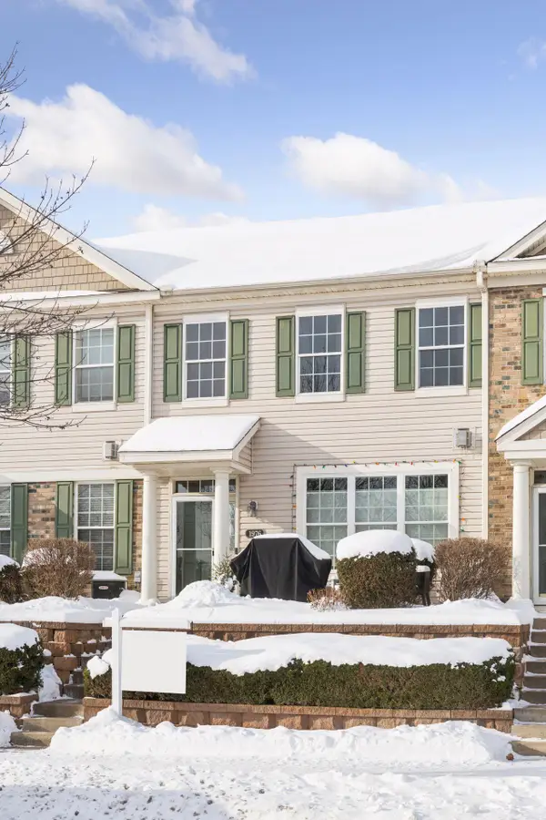 1976 Clover Ridge Drive, Chaska, MN 55318