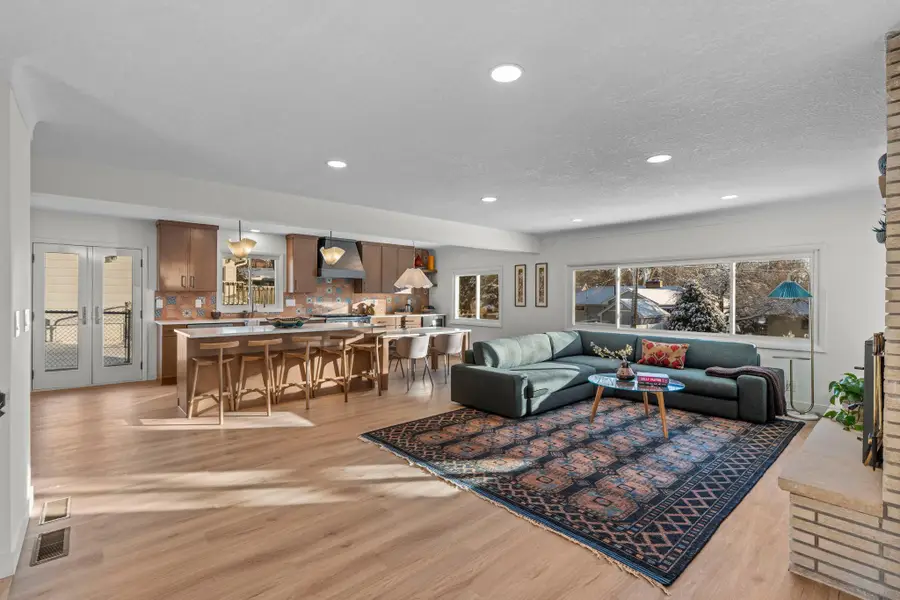 2808 34th Avenue Ne, Saint Anthony, MN 55418 - Image #2