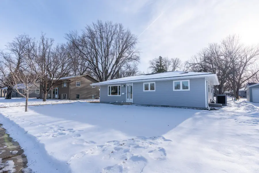 1211 13th Avenue Sw, Willmar, MN 56201 - Image #2