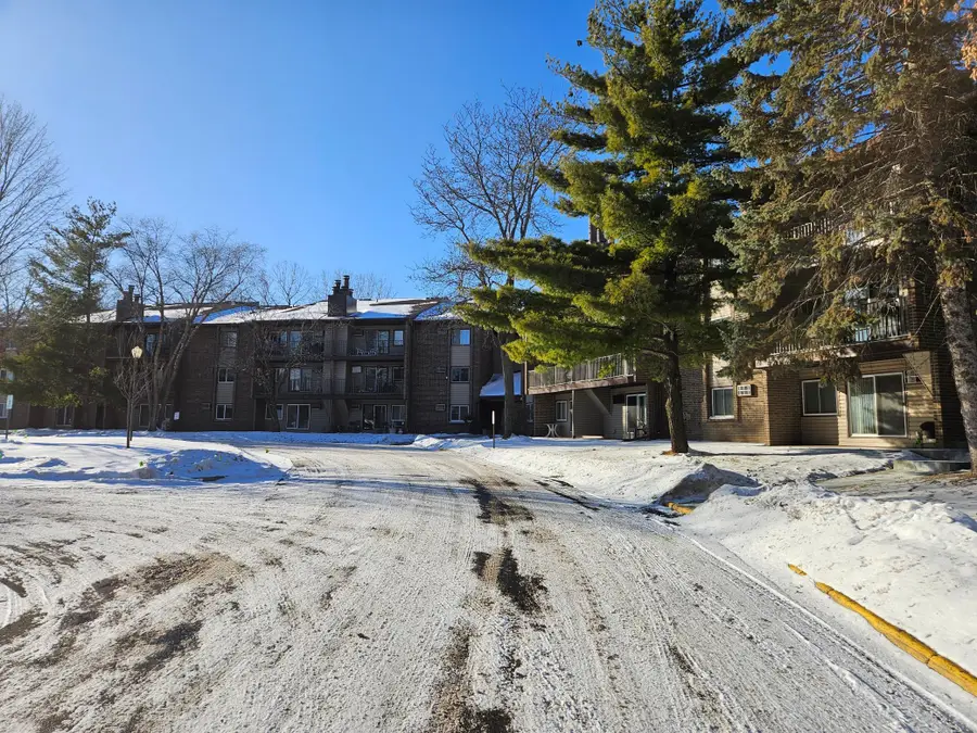 3425 Golfview Drive #112, Eagan, MN 55123 - Image #3