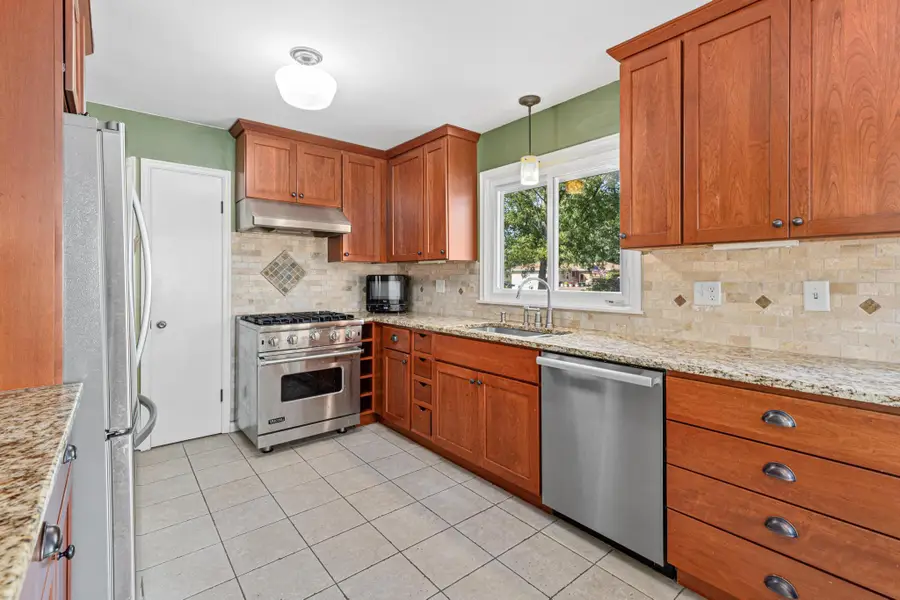 425 Ruby Drive, West Saint Paul, MN 55118 - Image #2