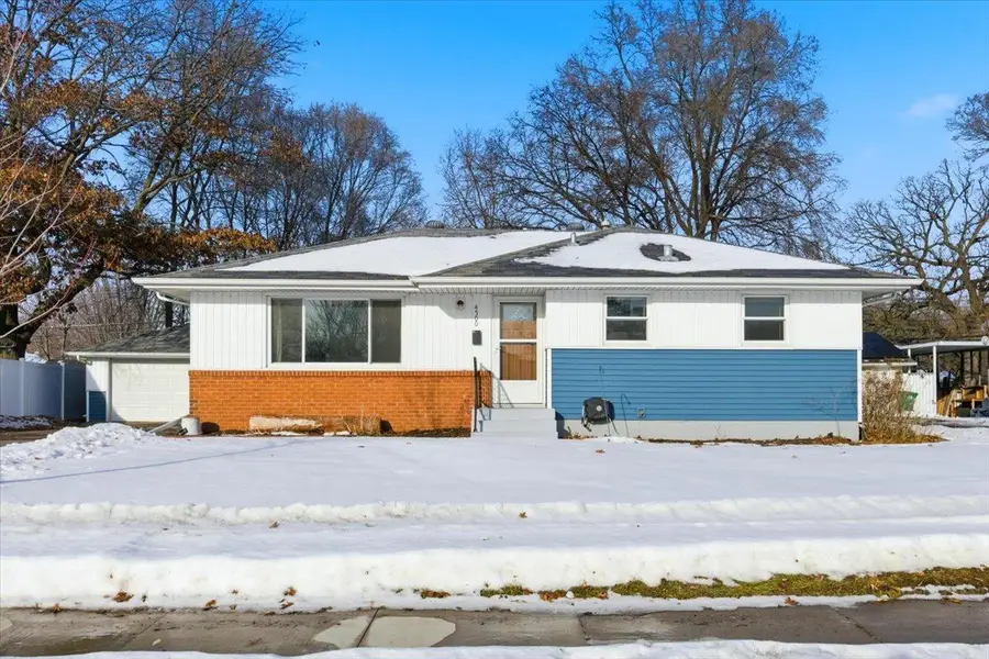 4500 Woodbine Lane N, Brooklyn Center, MN 55429 - Image #2