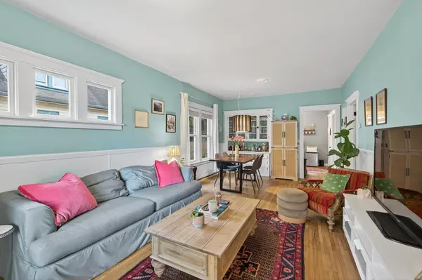 989 Barrett Street, Saint Paul, MN 55103