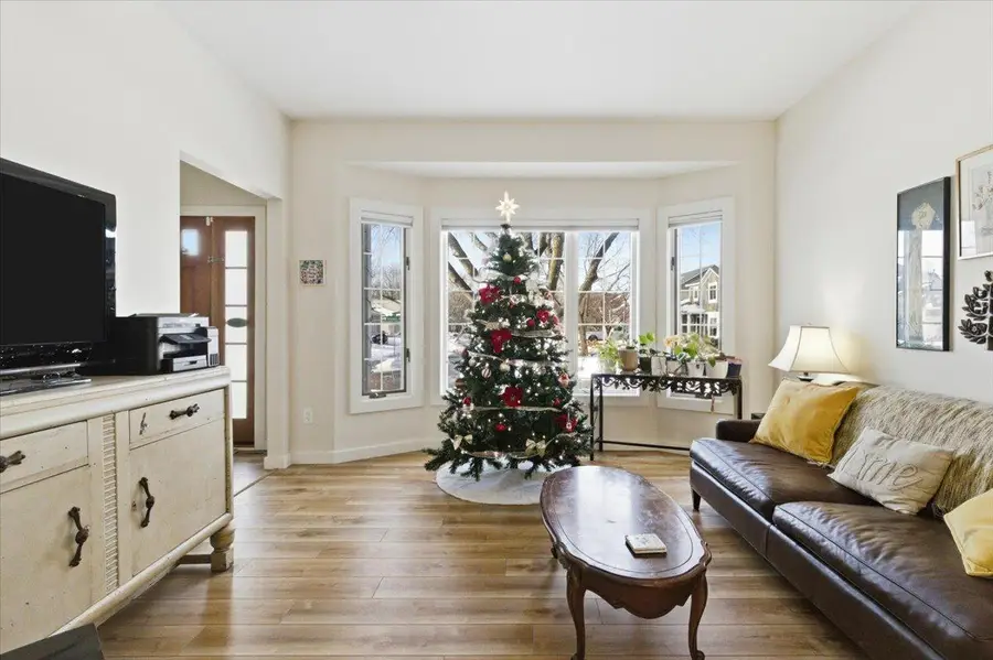 8925 Belvedere Drive, Eden Prairie, MN 55347 - Image #3