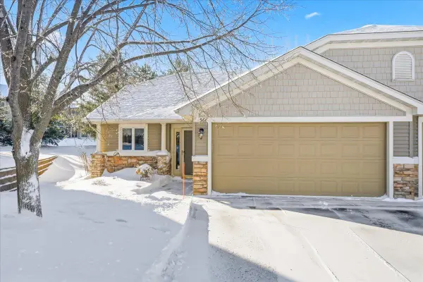 566 Williamsburg Place, New Richmond, WI 54017