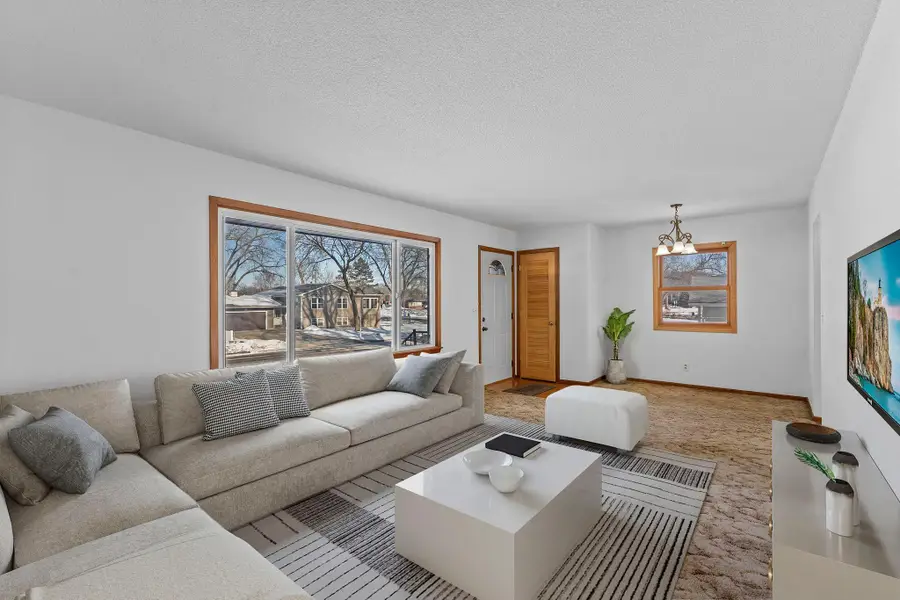 882 Lund Avenue Ne, Spring Lake Park, MN 55432 - #3