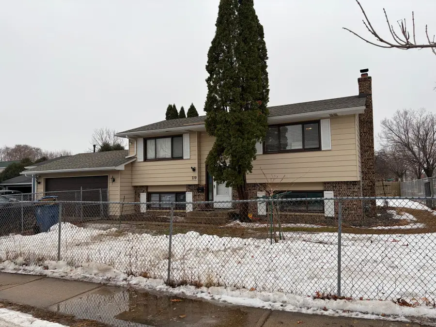 719 Givens Lane, Minneapolis, MN 55411 - Image #2