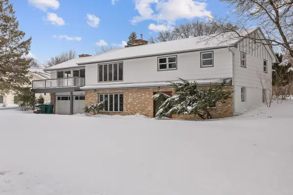 3840 Leslee Curve, Chanhassen, MN 55331