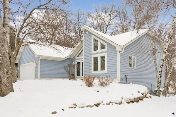 11984 Saint Albans Hollow Drive, Minnetonka, MN 55305
