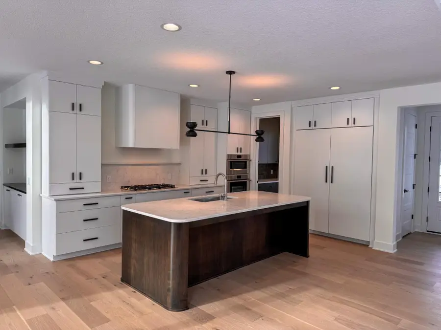 734 Ensconced Way, Chaska, MN 55318 - Image #2