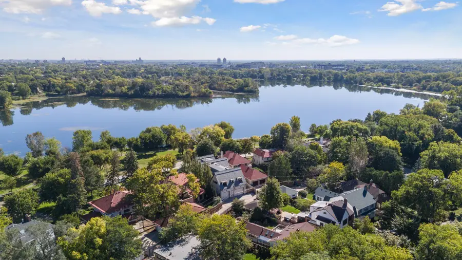 2552 W Lake Of The Isles Parkway, Minneapolis, MN 55405 - #2