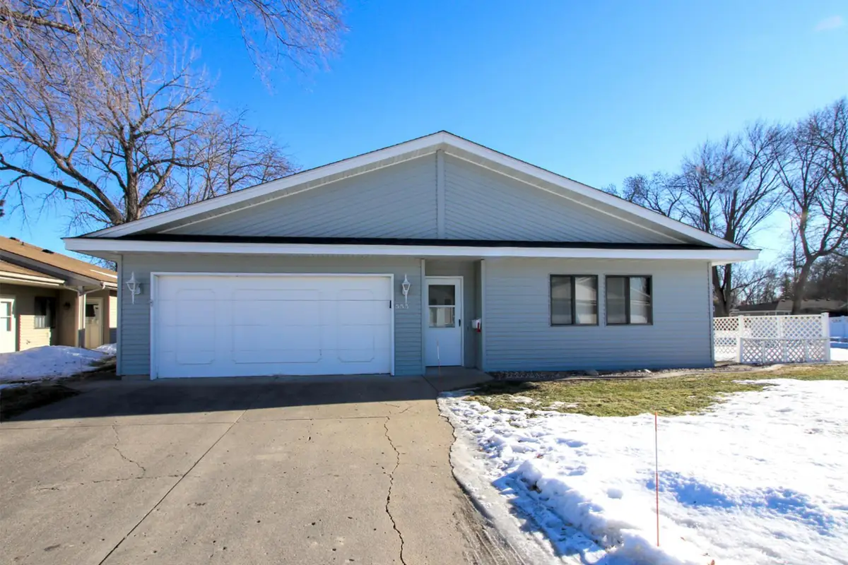555 Graham Street Sw, Hutchinson, MN 55350 - #1