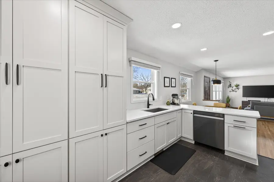 10319 Nicollet Avenue S, Bloomington, MN 55420 - Image #2