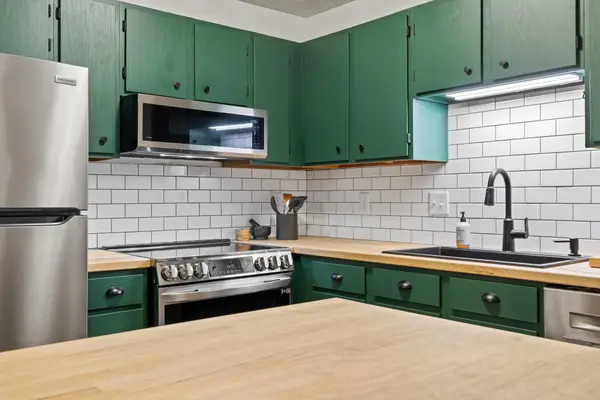 3850 Plymouth Boulevard #223, Plymouth, MN 55446