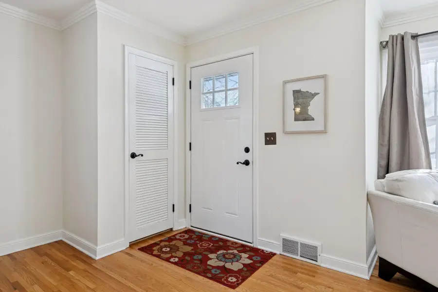 1717 Yorkshire Avenue, Saint Paul, MN 55116 - #2