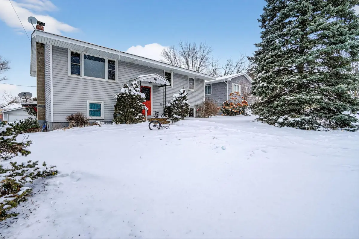 585 Cottage Avenue W, Saint Paul, MN 55117 - Image #1