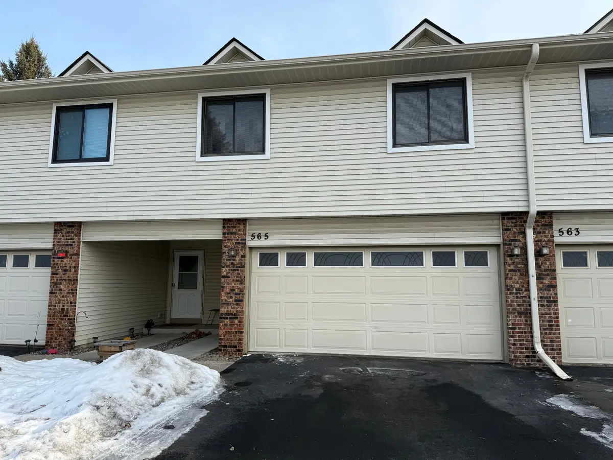 565 Skillman Avenue E, Maplewood, MN 55117 - Image #1