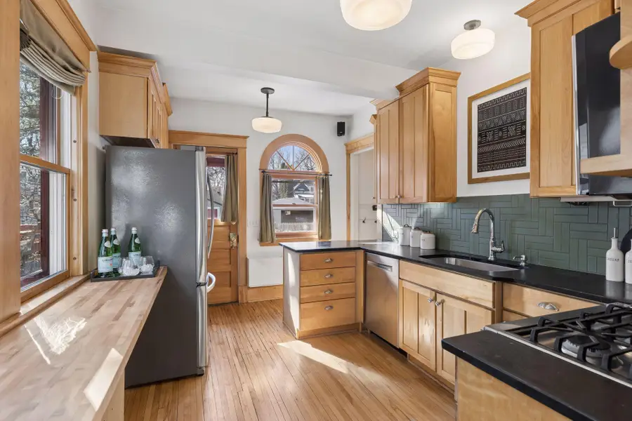 1906 Lincoln Avenue, Saint Paul, MN 55105 - #2