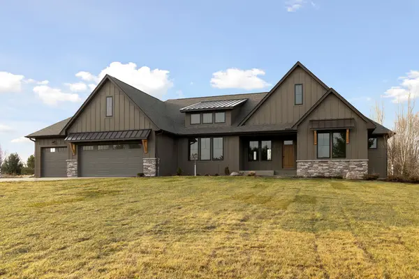 745 Mount Curve Court, Hudson, WI 54016