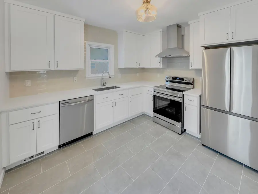 1147 Hoyt Avenue W, Saint Paul, MN 55108 - Image #2