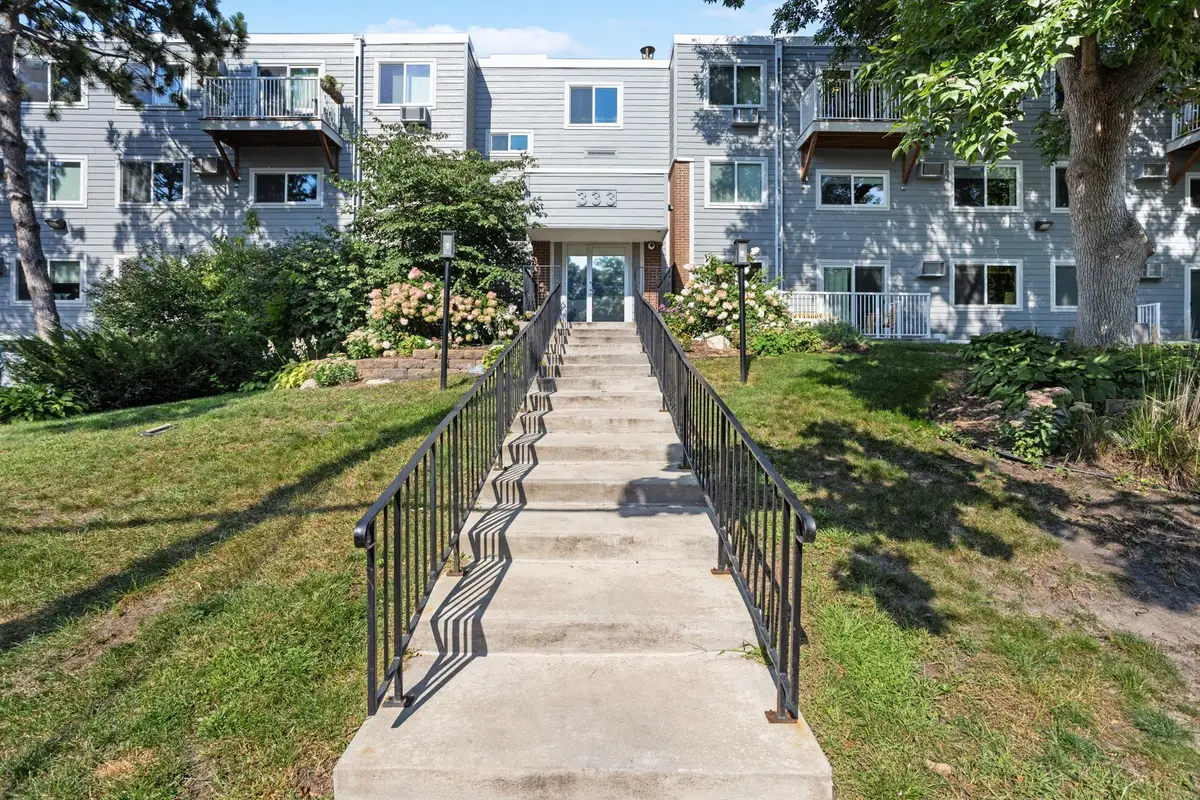 333 8th Street Se #305, Minneapolis, MN 55414 - #1