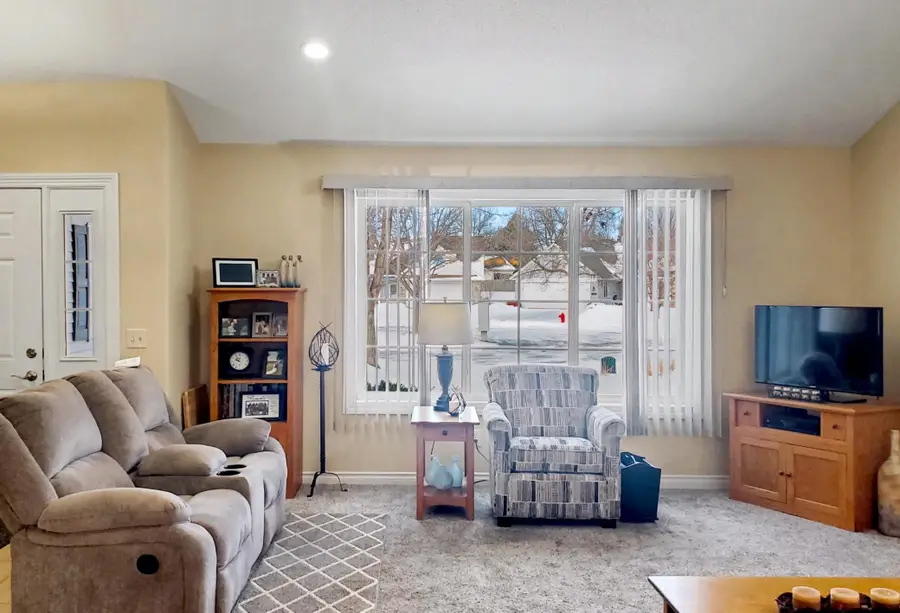 2517 7th Avenue Se, Willmar, MN 56201 - #2